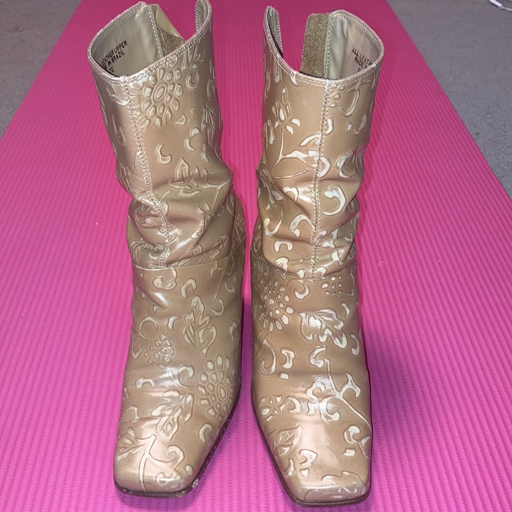 Leather healed boots 👢 size 7 1/2